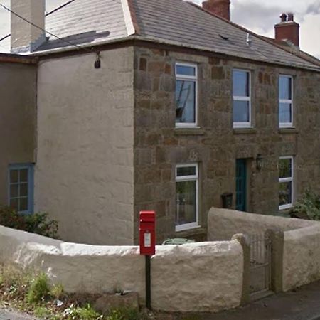Cosy 2-Bedroom Family Cottage Centrally Located. Leedstown Exterior photo