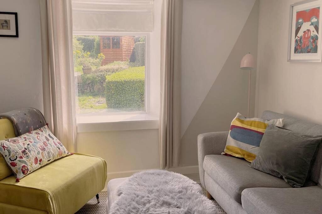 Cosy 2-Bedroom Family Cottage Centrally Located. Leedstown Exterior photo