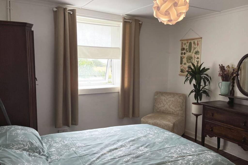 Cosy 2-Bedroom Family Cottage Centrally Located. Leedstown Exterior photo